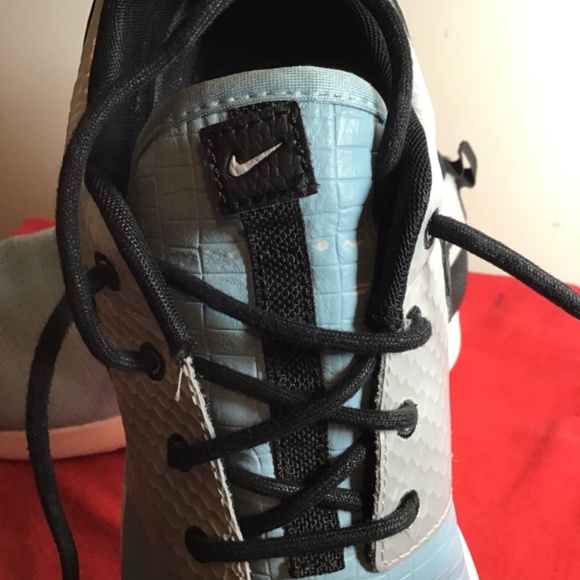 😎Nike’s women’s Roshe One LX, size 11, see pics, some scuffs/scratches - Picture 5 of 7